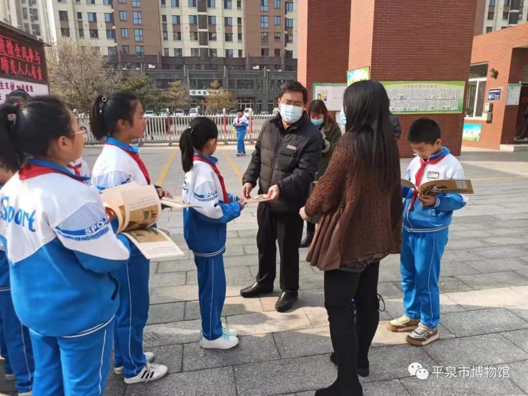 一缕书香赠学子 契丹文化进校园——博物馆赠书系列活动(图8) 1-2111030P430210.jpg