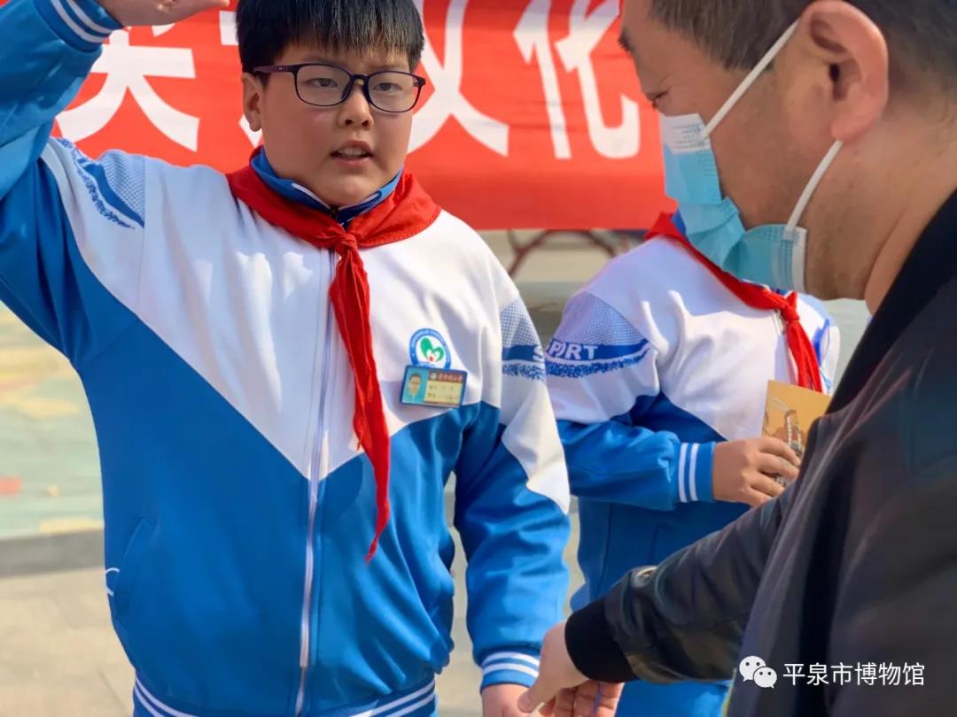 一缕书香赠学子 契丹文化进校园——博物馆赠书系列活动(图9) 1-2111030P430915.jpg