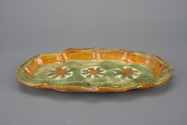 辽代海棠花式长盘(图1)