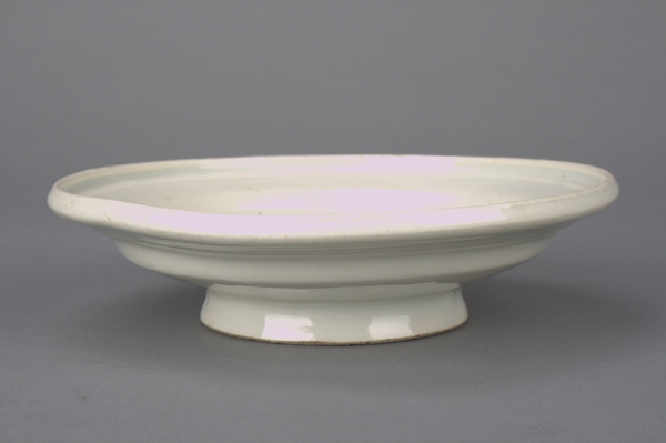 辽代白釉盏托(图1)