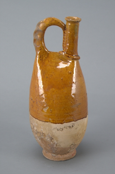 辽代黄釉鸡冠壶(图1)